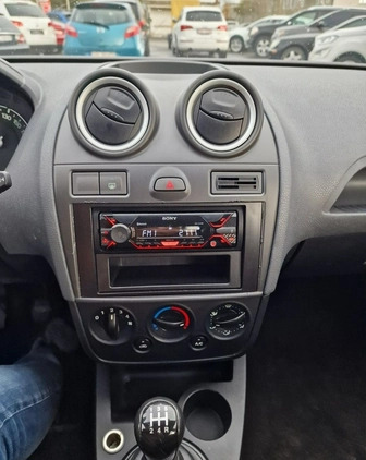Ford Fiesta cena 11000 przebieg: 142969, rok produkcji 2006 z Oborniki Śląskie małe 154